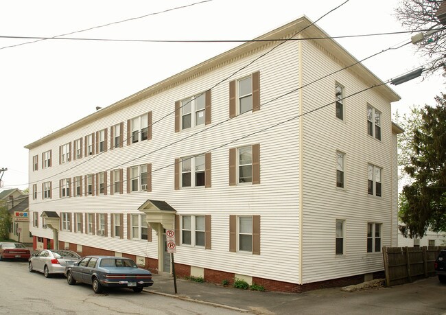 24-32 Schuyler St in Manchester, NH - Foto de edificio - Building Photo