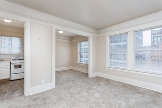 Doricourt Apartments -- Historic SW Downtown in Portland, OR - Foto de edificio - Building Photo