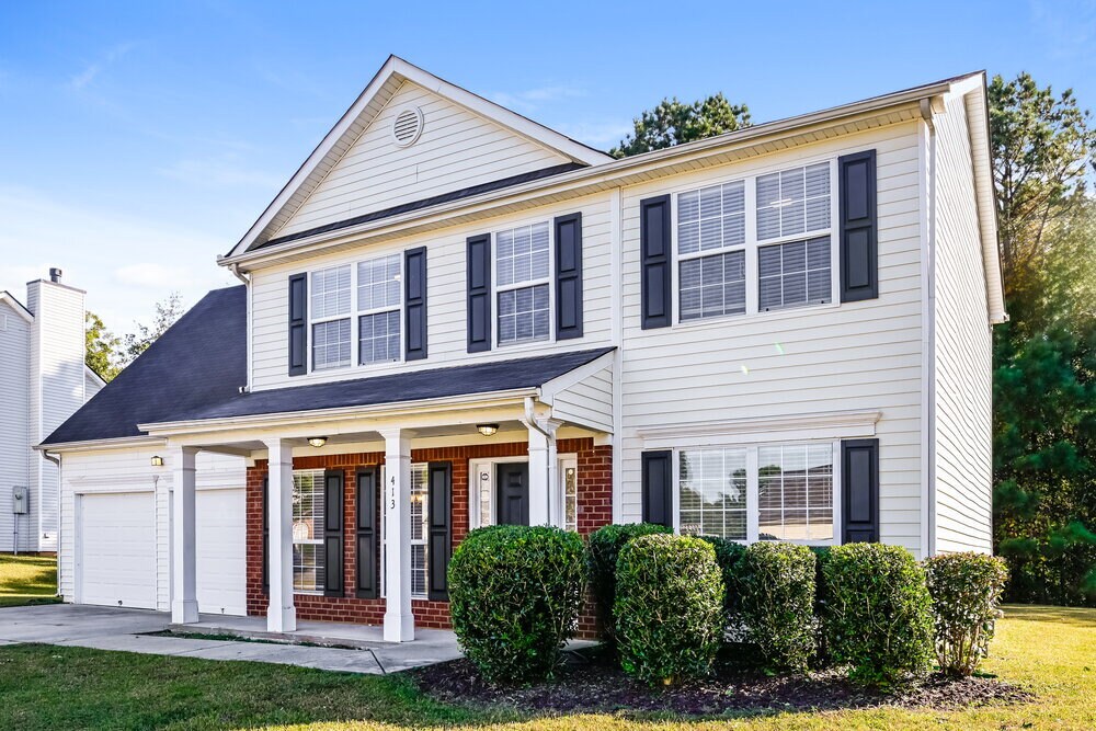 413 Grove Park Dr in Locust Grove, GA - Foto de edificio