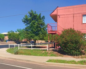 Broadway Court in Apache Junction, AZ - Building Photo - Building Photo