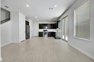 8004 Lennon Dr in Austin, TX - Building Photo - Building Photo