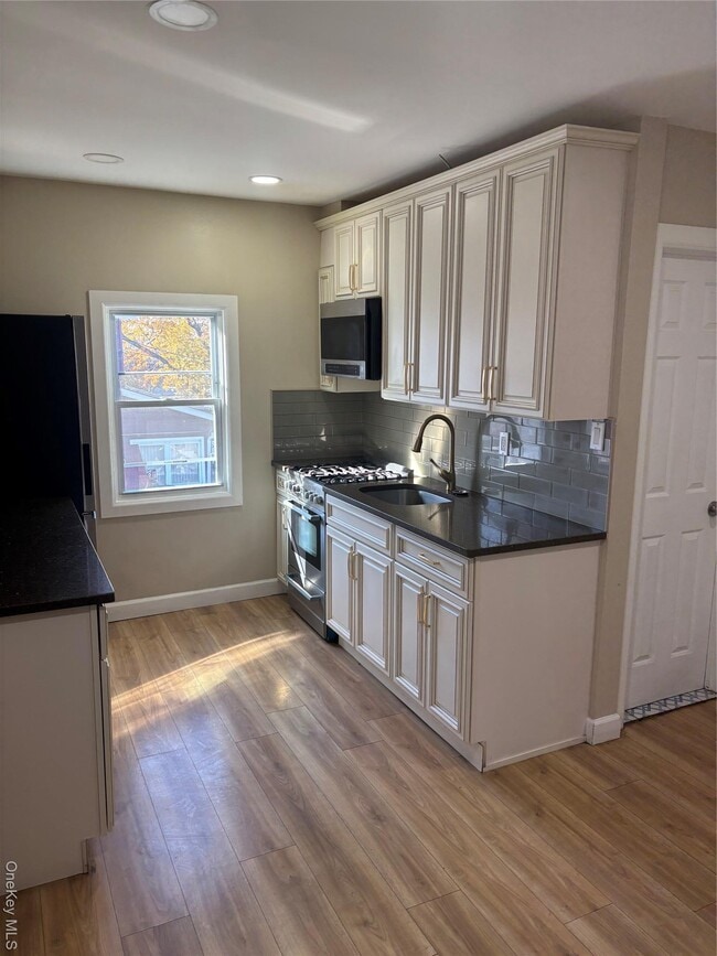 132-30 Cross Bay Blvd in Queens, NY - Building Photo - Building Photo