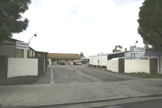 Pioneer Mobile Home Estates in Norwalk, CA - Foto de edificio - Building Photo