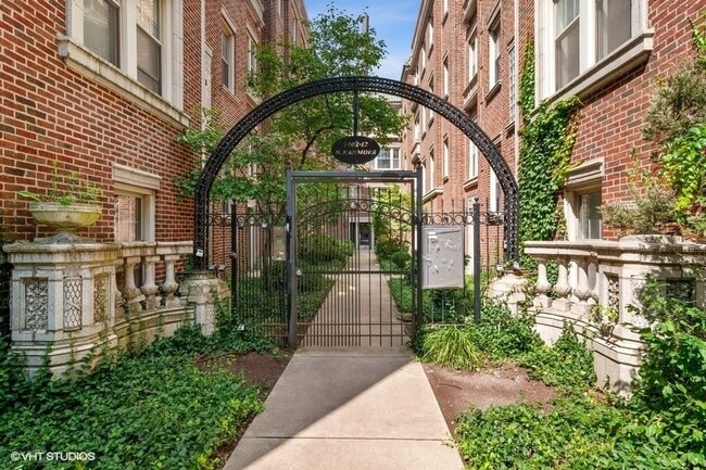 property at 5402 N Kenmore Ave