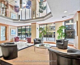 633 Bay St. in Toronto, ON - Building Photo - Building Photo