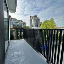 2875 Mountain Hwy in North Vancouver, BC - Building Photo - Building Photo