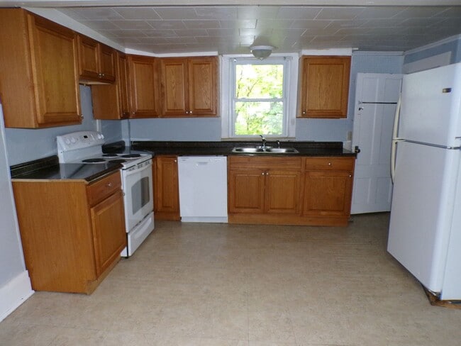 74 N Main Ave in Orono, ME - Building Photo - Building Photo