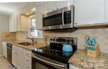 9131 Glisson Ct in Charlotte, NC - Building Photo - Building Photo