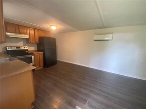 38313 Tucker Rd in Zephyrhills, FL - Building Photo - Building Photo