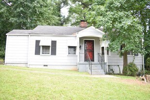 2774 Blount St in East Point, GA - Building Photo