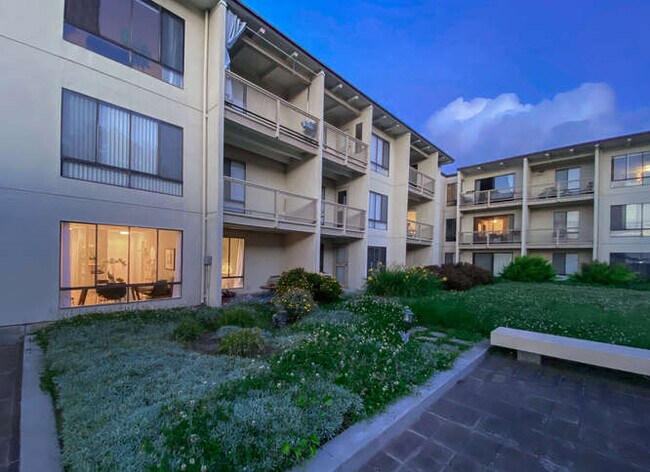 6 Captain Dr in Emeryville, CA - Building Photo - Building Photo