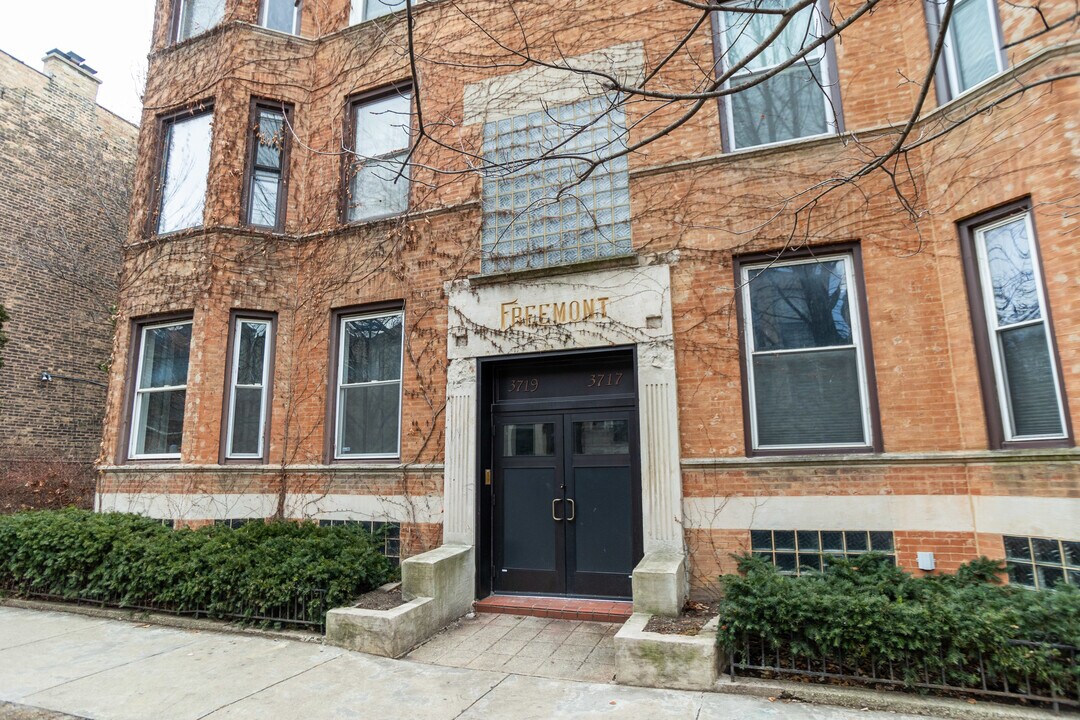 3717 N Fremont St, Unit 2S in Chicago, IL - Building Photo