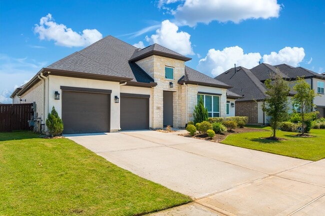 25018 Pavonia Lake Ln