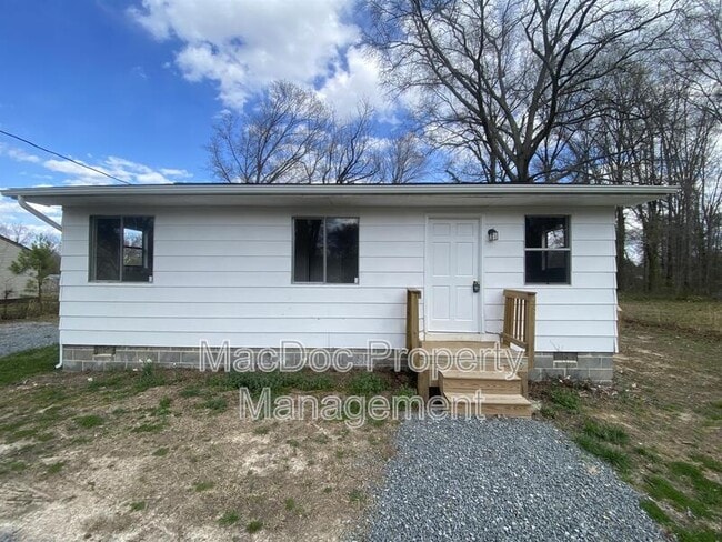 6037 Rosedale Dr in King George, VA - Building Photo - Building Photo