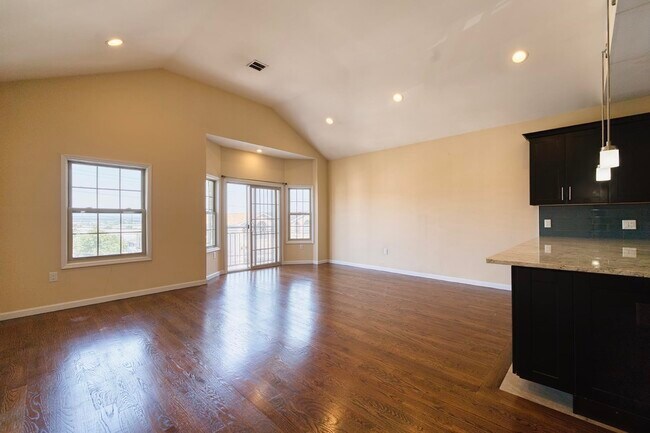 498 Liberty Ave in Jersey City, NJ - Building Photo - Building Photo
