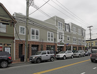 2 E Main St in Oyster Bay, NY - Foto de edificio - Building Photo