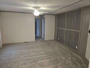 613 Polk St in De Soto, IA - Building Photo - Building Photo