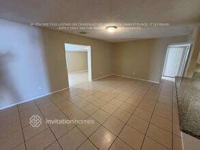 4815 W Gardenia Ave in Glendale, AZ - Foto de edificio - Building Photo