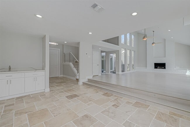 property at 915 Daria Dr