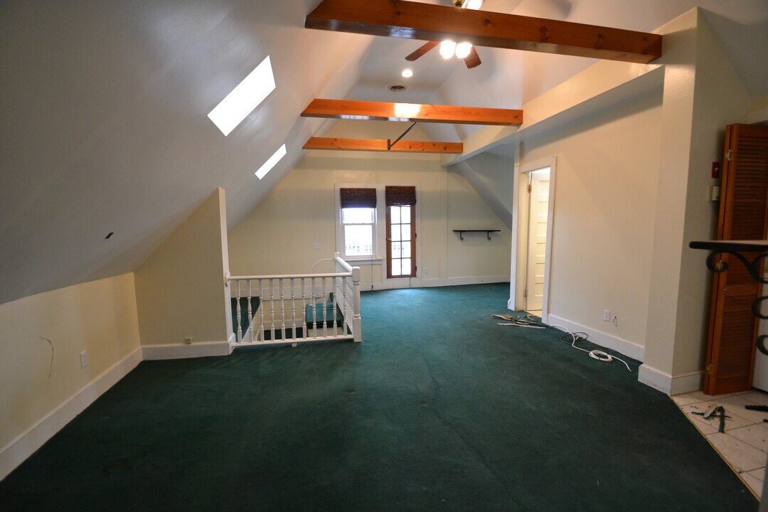 585 Beechwood Ave, Unit 585 in Bridgeport, CT - Foto de edificio