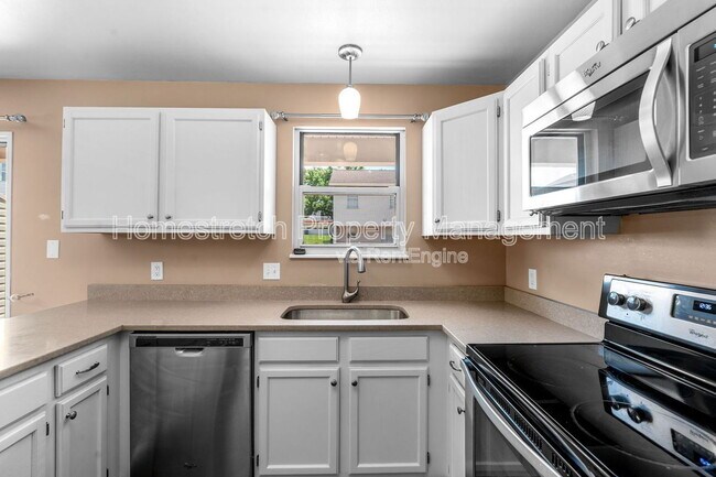 1777 Honeysuckle Dr in St. Charles, MO - Building Photo - Building Photo