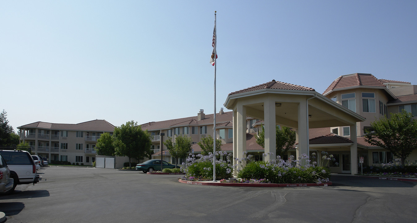 Quail Lodge Senior Community in Antioch, CA - Building Photo