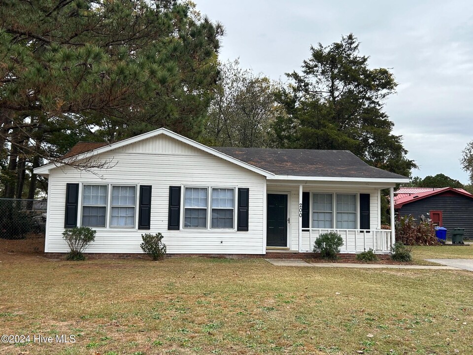 200 Terrace Ct in Greenville, NC - Building Photo