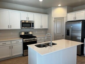 522 South Oracle St in Grantsville, UT - Building Photo - Building Photo