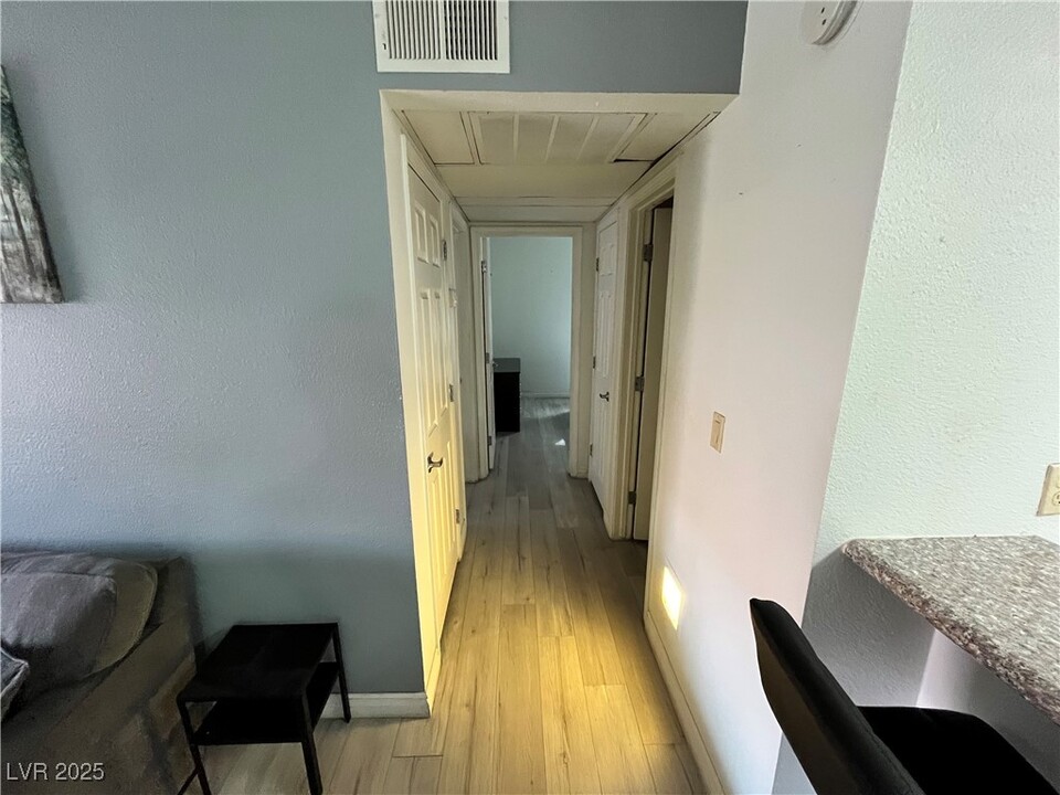 4961 River Glen Dr-Unit -28 in Las Vegas, NV - Building Photo