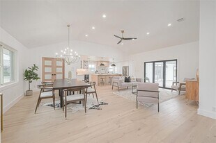 6254 Locke Ln in Houston, TX - Building Photo