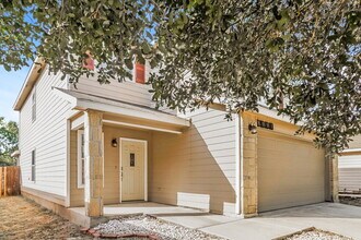 9331 Maple Silver in San Antonio, TX - Foto de edificio - Building Photo
