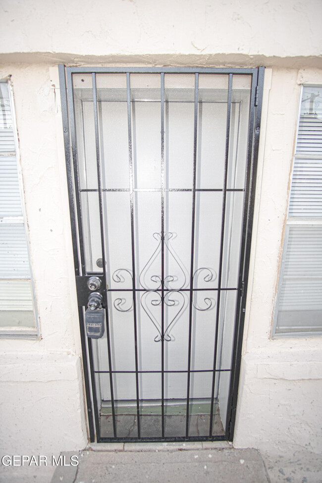 419 E Schuster Ave in El Paso, TX - Building Photo - Building Photo