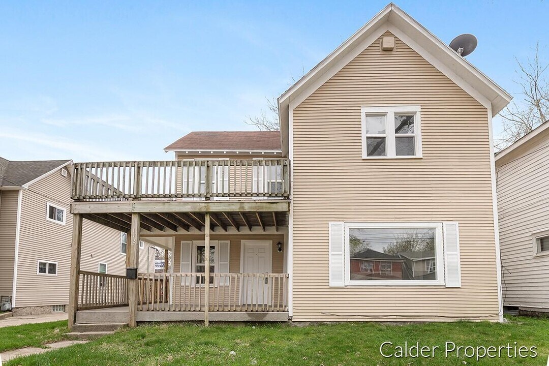 112 Caledonia St NE in Grand Rapids, MI - Building Photo