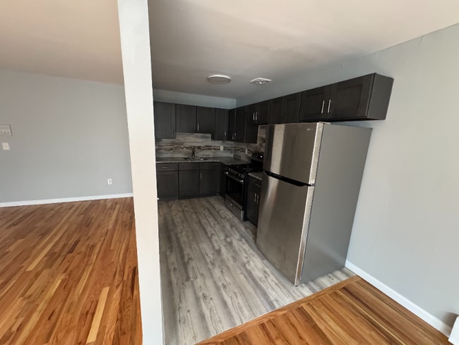 1102-1106 W St Georges Ave