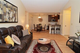 10263 Gandy Blvd N in St. Petersburg, FL - Building Photo - Building Photo