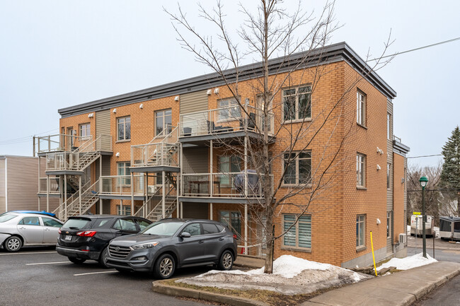 26 Saint-Joseph St in Lévis, QC - Building Photo - Building Photo