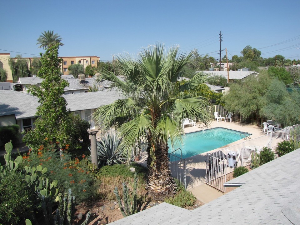 Carolyn Place in Phoenix, AZ - Building Photo