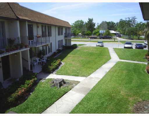 921 W Oak Ridge Rd in Orlando, FL - Building Photo