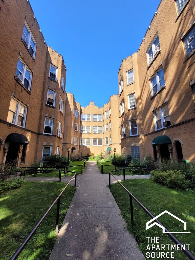 5028 N Springfield Ave in Chicago, IL - Building Photo - Building Photo