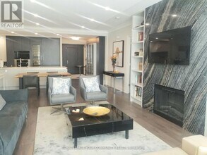 7071 Bayview Ave in Markham, ON - Building Photo - Building Photo