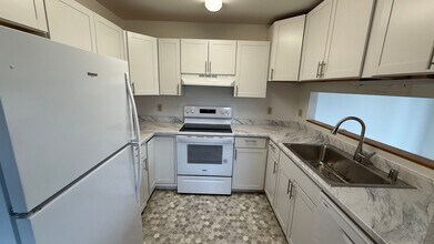 7300 Woburn Cir in Anchorage, AK - Building Photo - Building Photo