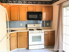 1942 Pine Ct in Hellertown, PA - Building Photo - Building Photo