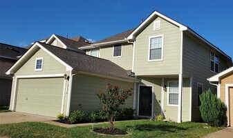 6310 Wilshire Fern in Houston, TX - Building Photo