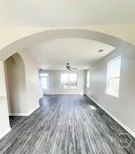 221 Chapel Lake S in Savannah, GA - Building Photo - Building Photo