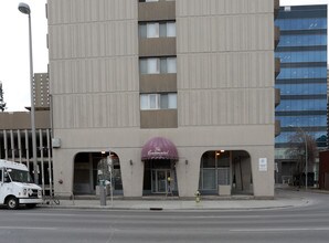 Continental Towers East in Calgary, AB - Building Photo - Building Photo