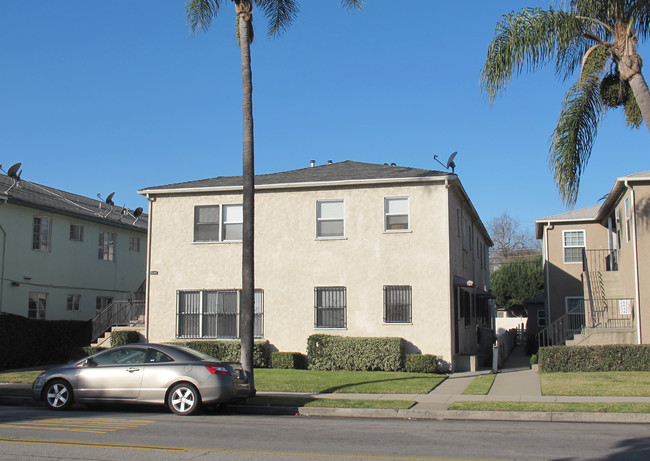 2417 Magnolia Ave in Long Beach, CA - Building Photo - Building Photo