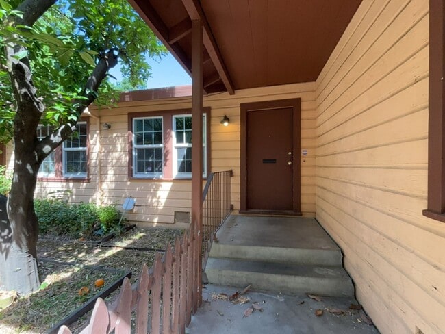 317-319-319 D St in Davis, CA - Building Photo - Building Photo