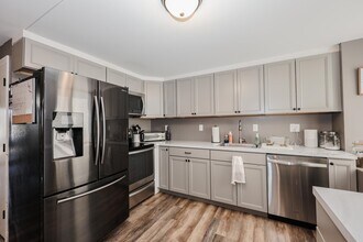 1 Webster Ct in Merrimack, NH - Building Photo - Building Photo