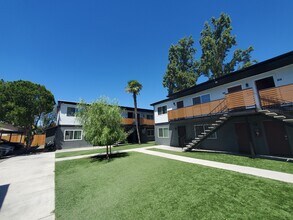 La Madera Apartments at 935 W. Swain Road in Stockton, CA - Building Photo - Building Photo