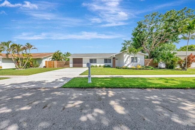 14851 SW 71st St in Miami, FL - Building Photo - Building Photo